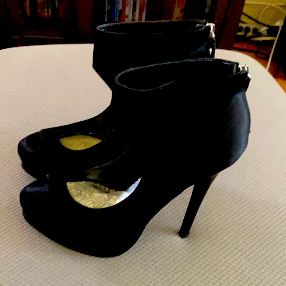 Heels - Picture 2 of 4